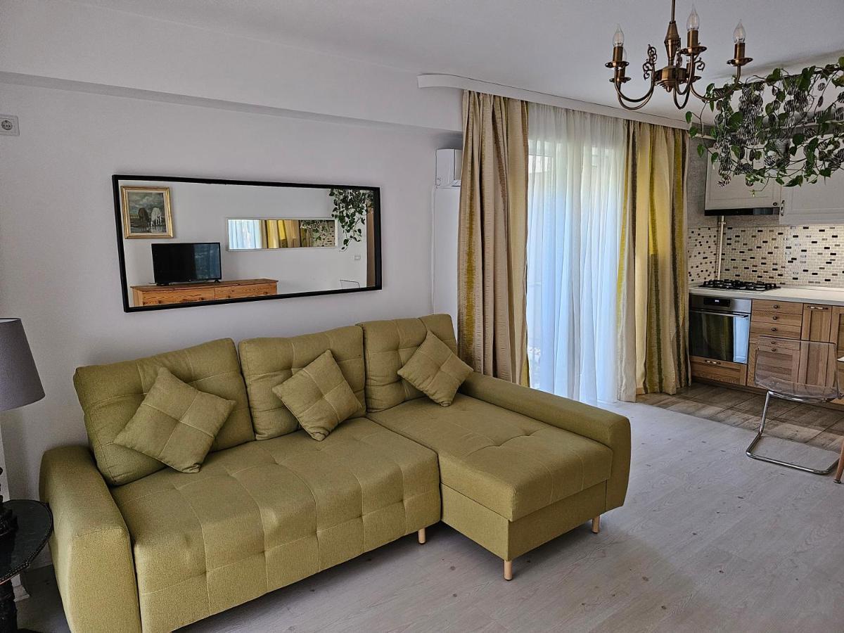 Manolaire Airport Residence Отопени Экстерьер фото