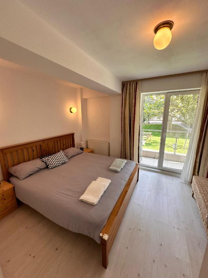 Manolaire Airport Residence Отопени Экстерьер фото