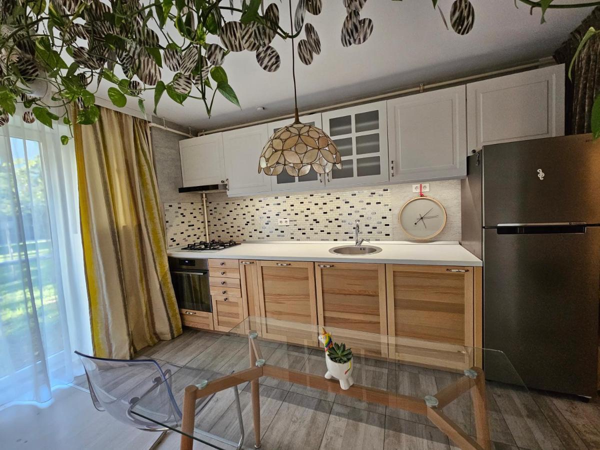 Manolaire Airport Residence Отопени Экстерьер фото