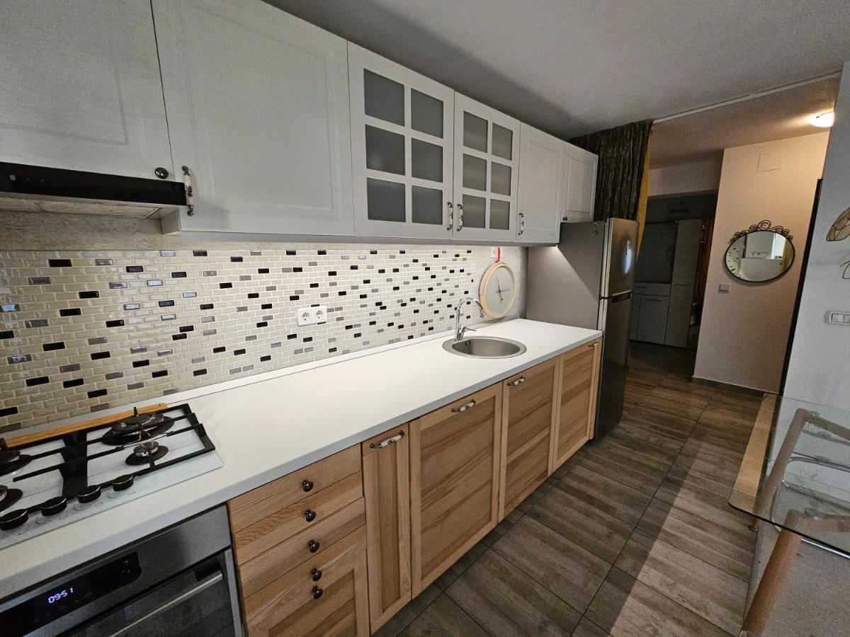 Manolaire Airport Residence Отопени Экстерьер фото
