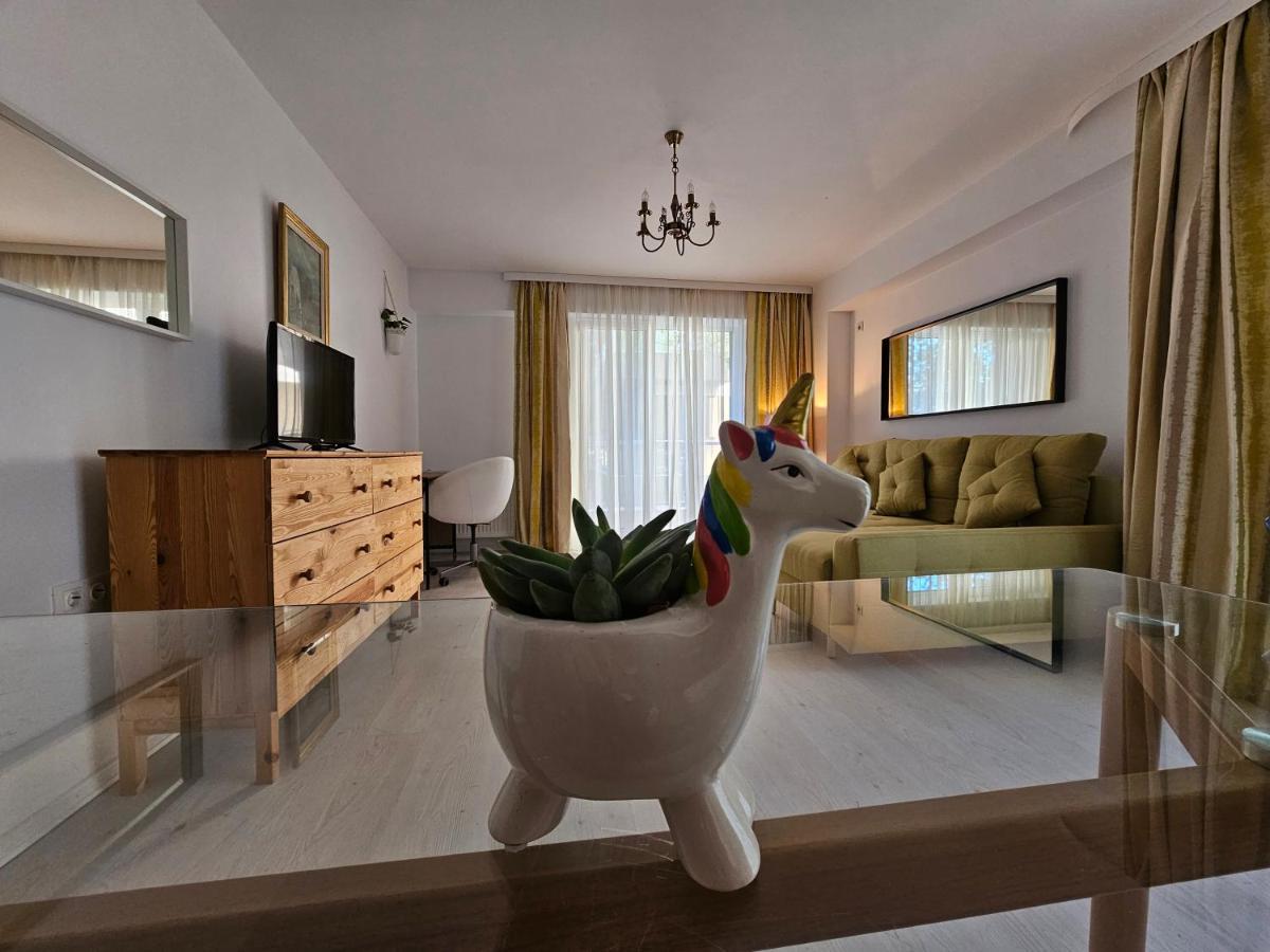 Manolaire Airport Residence Отопени Экстерьер фото
