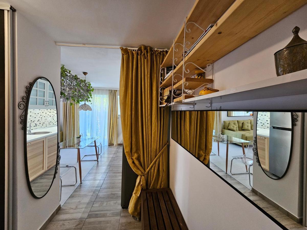 Manolaire Airport Residence Отопени Экстерьер фото